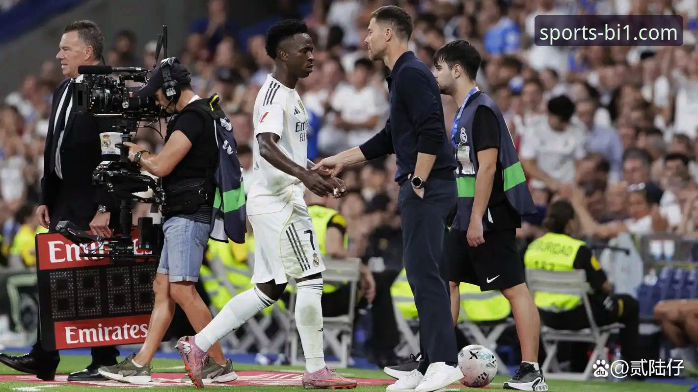 必一体育正版下载地址 球星暖心互动 vs 交通规则遵守:在必一体育平台看皇马场外花絮的独特视角