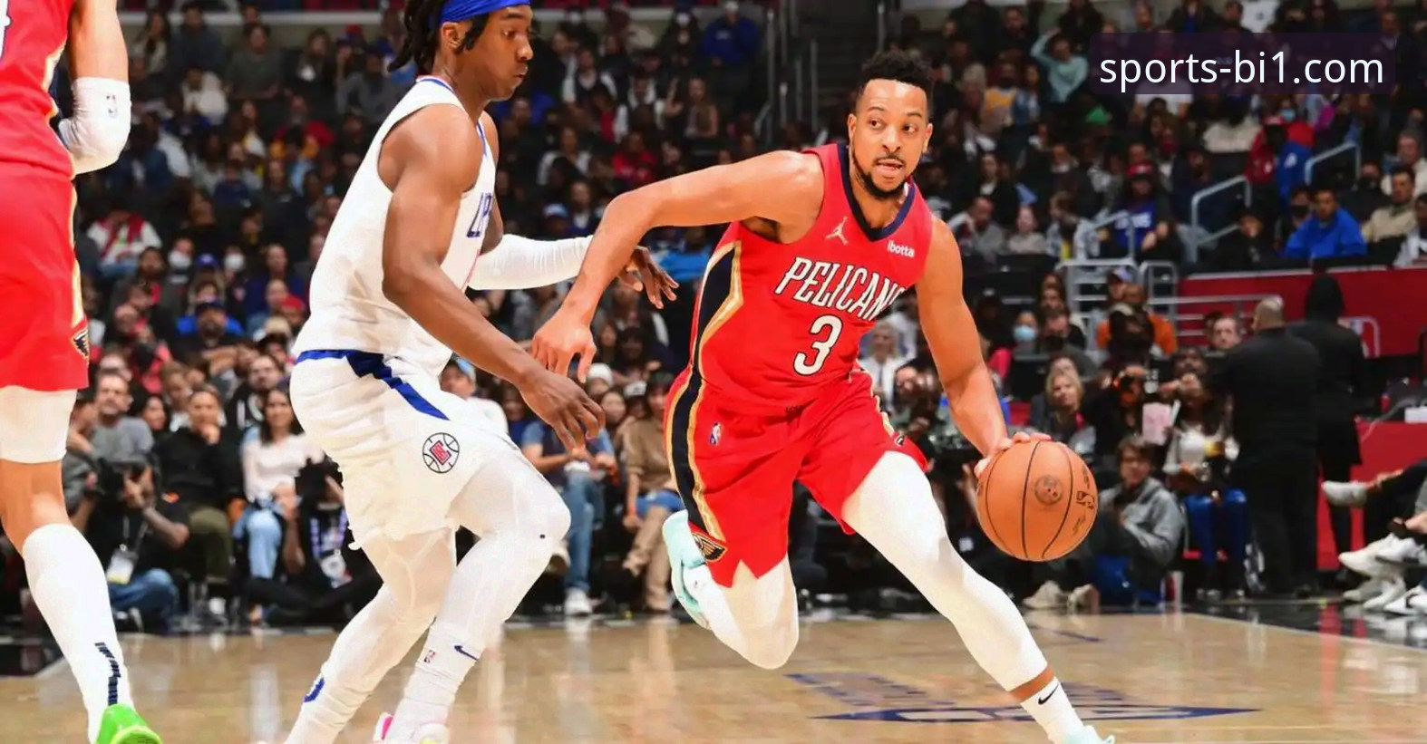 CJ-麦科勒姆1年2100万续约老鹰 vs 鹈鹕2年6400万合同：性价比全面对比